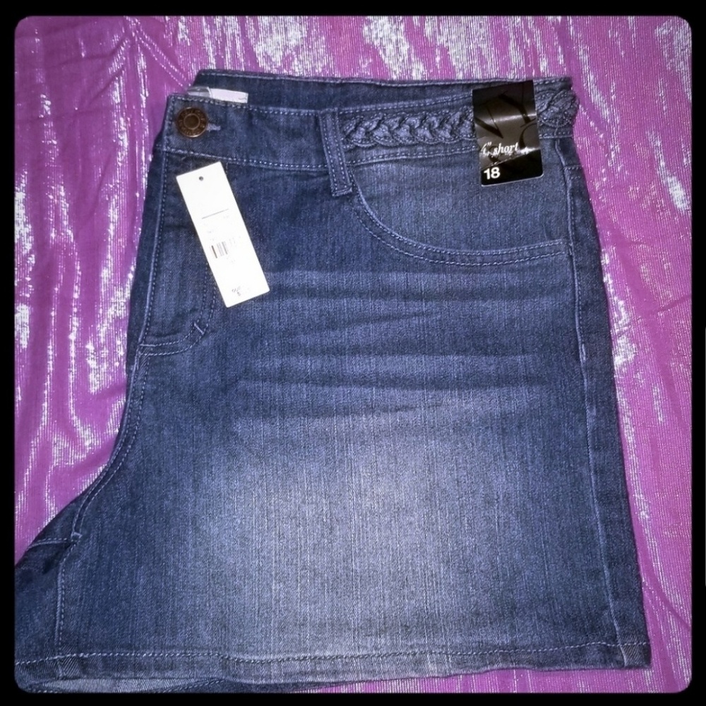 NY&C Denim shorts size 18
